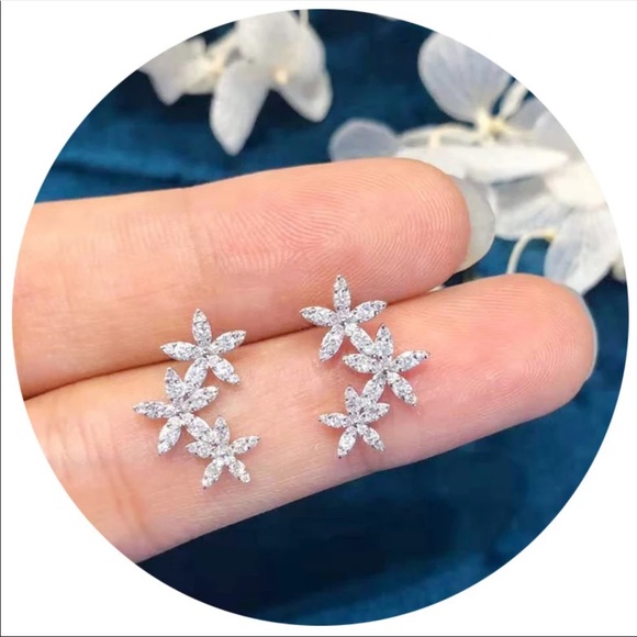 New 925 Silver Beautiful Flowers Stud Earrings - Picture 5 of 6